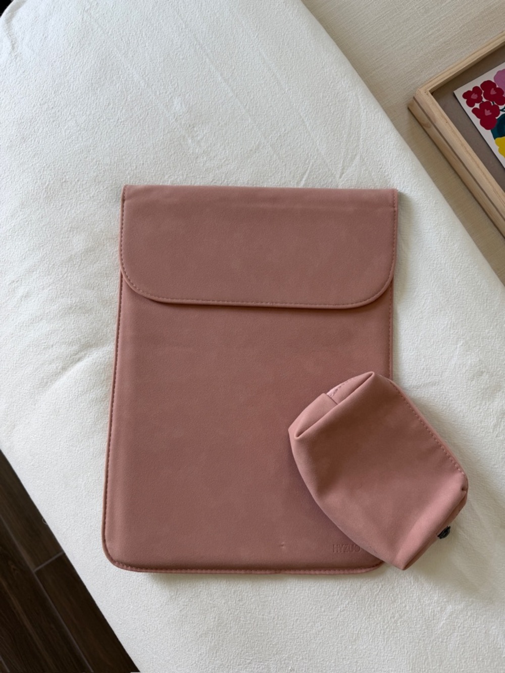 MAGNETIC LAPTOP SLEEVE